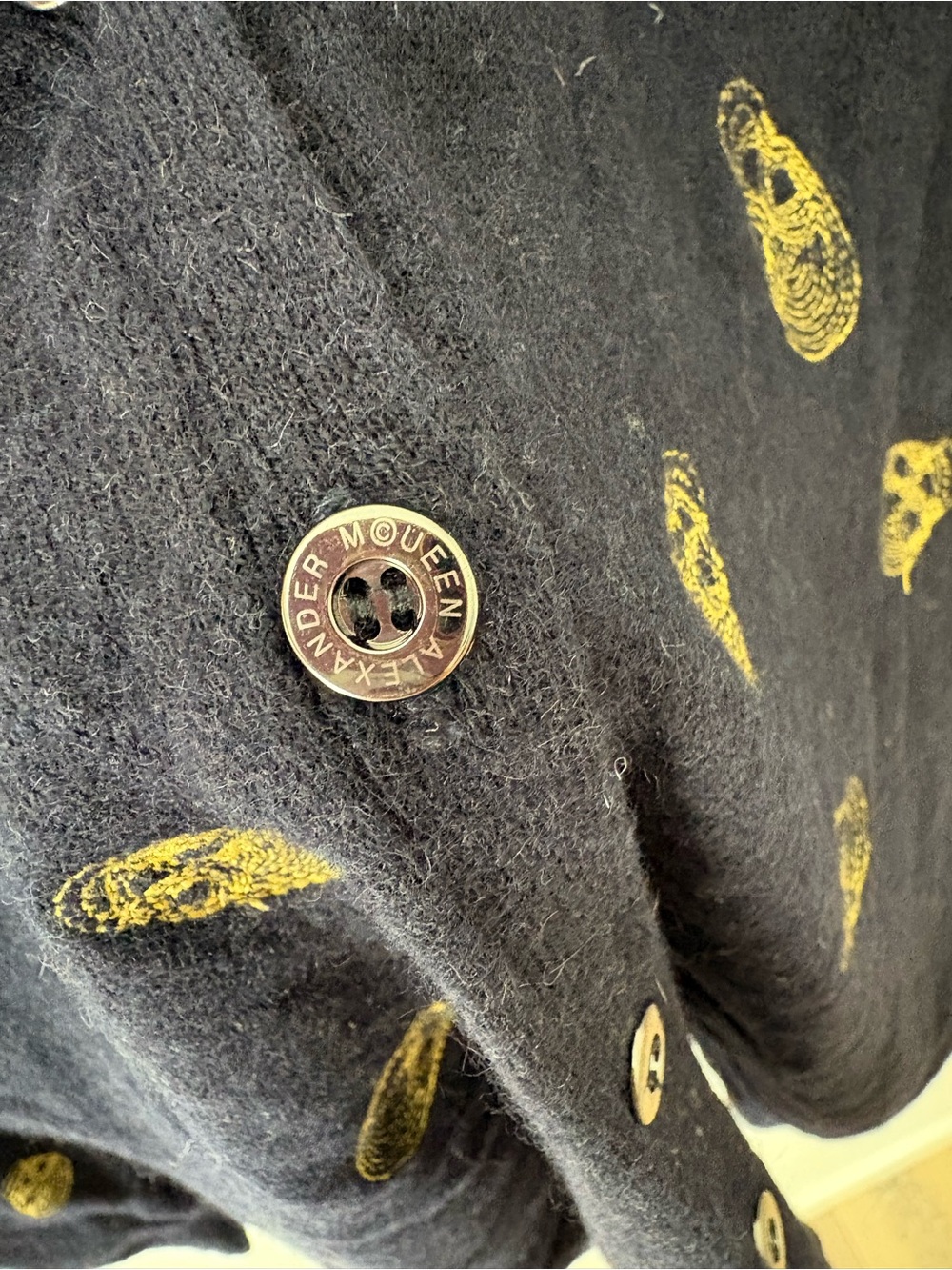 Alexander McQueen 100% Cashmere Skull Print Cardigan Size Medium Made in Italy - Picture 6 of 9